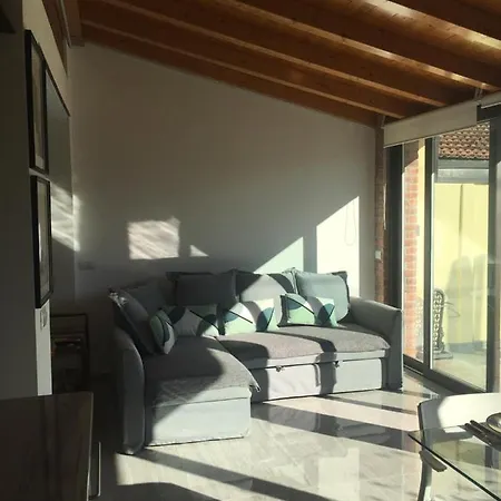 Luxury Vertical Open Space Nyaraló *